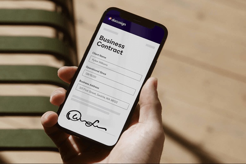 lifestyle-docusign-mobile-sign.png?auto=webp&format=avif&quality=90&width=2400